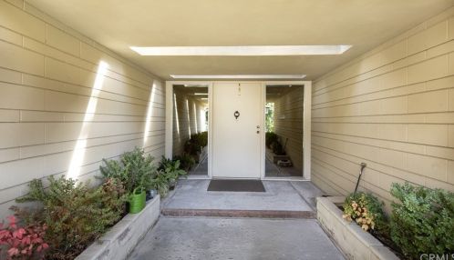 1355 Center St, Redlands, CA 92373-7004