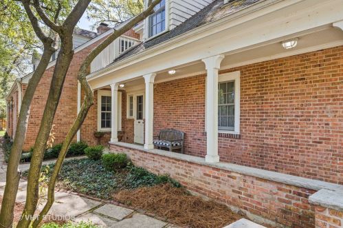 60 Indian Hill Rd, Northfield, IL 60093-3938