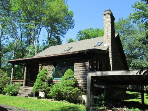 13 Peach Orchard Rd, Waterbury, CT 06706-2446