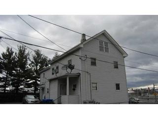 47 Grace St, Pawtucket, RI 02860-3807