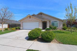1554 Hume Dr, Tivy Valley, CA 93657-3566