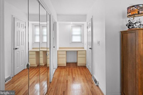 1 Teak Ln, Princeton NJ 08540-4724 exterior