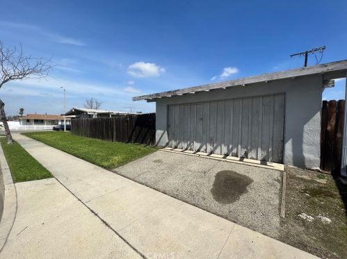 1430 Chalet Ave, Anaheim CA  92802-2147 exterior