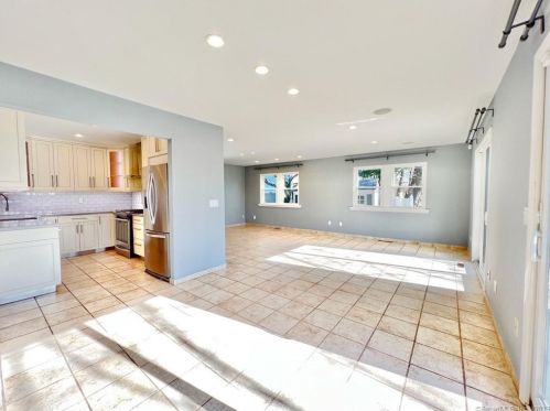 1 Dry Hill Rd, Norwalk CT  06851-4001 exterior