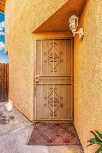 318 Sherer Pl, Compton, CA 90220-3698
