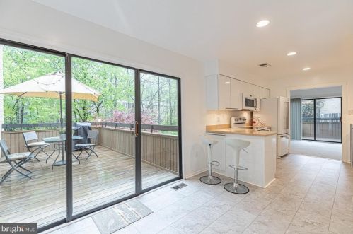 9063 Blarney Stone Dr, Springfield VA  22152-2176 exterior