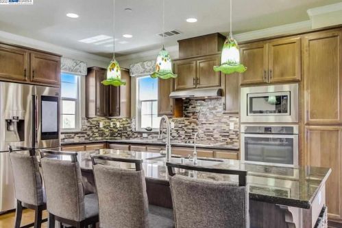 330 Selby Ln, Livermore, CA 94551-6366