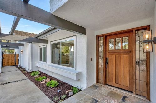 323 Calle Empalme, San Clemente CA  92672-2105 exterior