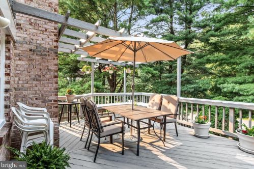 9620 Hillock Ct, Springfield VA  22015-3115 exterior