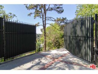 2633 La Cuesta Dr, Los Angeles CA  90046-1336 exterior