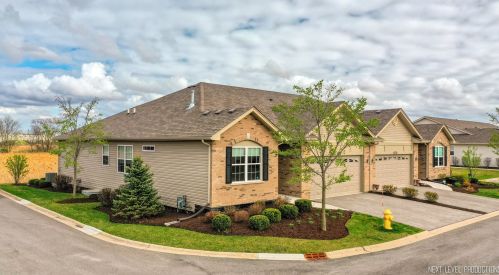 1174 Mandalay Ln, Lemont, IL 60490