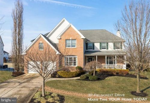 37 Fieldcrest Dr, Columbus, NJ 08022-1963