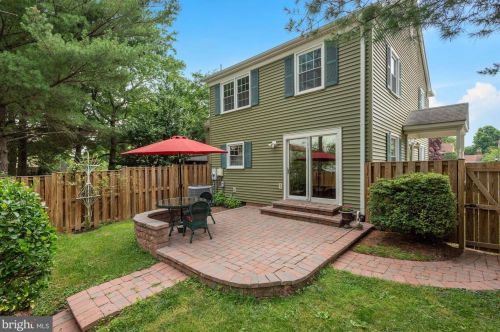 407 Magnolia Ct, Herndon, VA 20170-5457