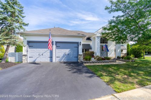 1 Neville Ct, Lakehurst, NJ 08759-6098