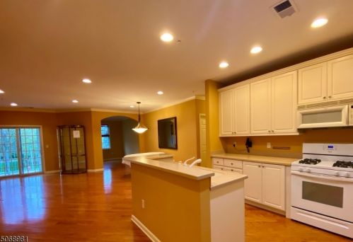 43 Ridgeview Ln, Mount Arlington, NJ 07856-2317