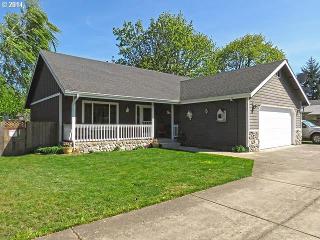 3305 Paula Ct, Eugene, OR 97404-5948