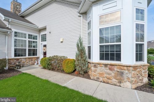 136 Copperfield Dr, Trenton, NJ 08648-2583