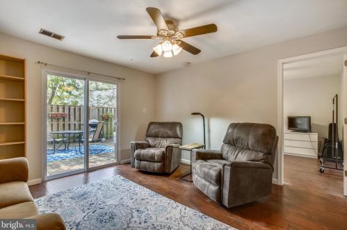 1576 Goldenrain Ct, Herndon VA  20190-4037 exterior