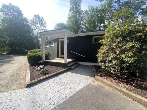20 Mill St, Huntington CT  06484-4613 exterior