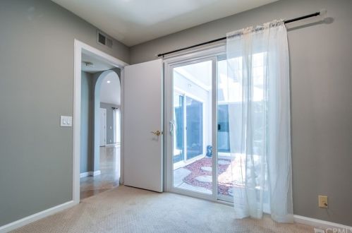 19 Woodland Dr, Irvine CA  92604-4534 exterior