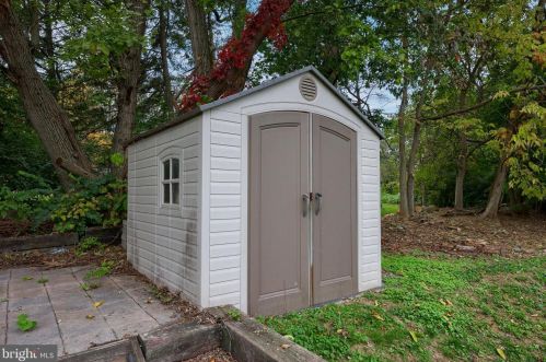 230 Parklawn Ct, Lancaster PA  17601-2660 exterior