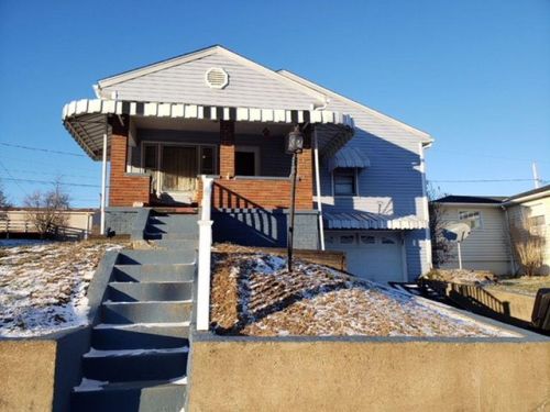 1528 8th St, Moundsville, WV 26041-2031