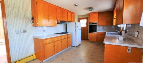 104 Orchard Hill Rd, Pomfret Center, CT 06259-2106