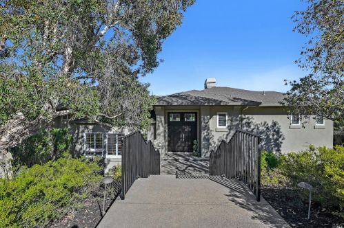 44 Inverness Dr, San Rafael, CA 94901-2418