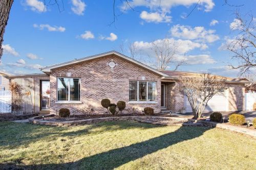 5428 Aimee Ct, Oak Forest, IL 60452-3704