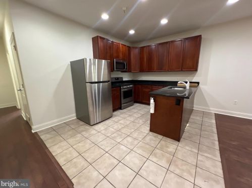 1926 17th St, Philadelphia, PA 19121-3328