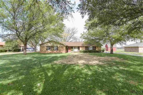 142 Wellington Ln, Wichita Falls, TX 76305-5228