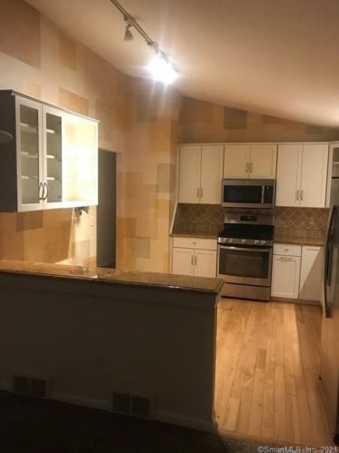 135 Skyline Dr, Wapping CT  06074-1337 exterior