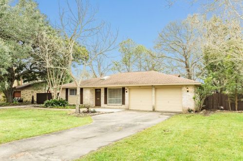 921 Western Ave, Angleton TX 77515-4256 exterior