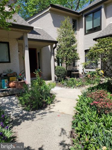 20 Oakmont Pl, Media PA  19063-2565 exterior