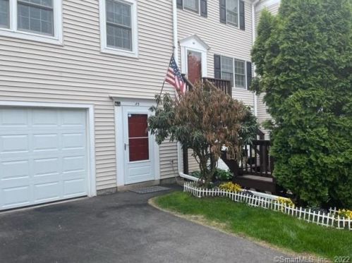 85 Summit Cmns, Derby, CT 06418-1262