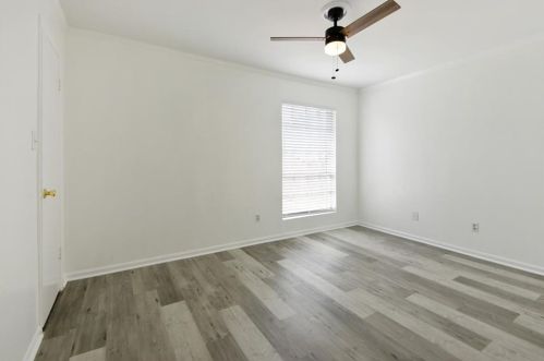 5550 Kingsport Dr, Atlanta GA  30342-1043 exterior
