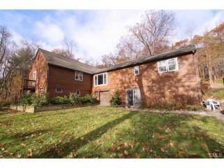 46 Woodend Rd, Upper Stepney CT  06468-1334 exterior