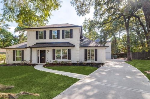 320 Prince Of Wales St, Conroe, TX 77304-2720