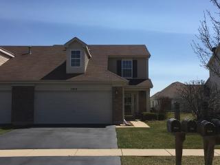 1929 Diamond Head Trl, Pingree Grove IL  60140-2037 exterior