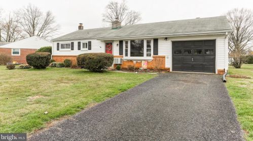102 Shannon Dr, Lancaster, PA 17603-7014