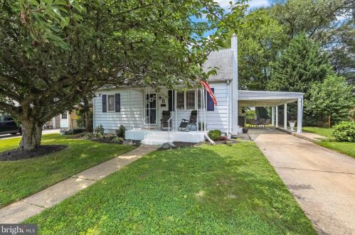 6 Brown Dr, Trenton, NJ 08690-1604