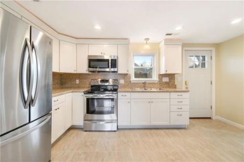 94 Madison St, Warwick, RI 02888-2835