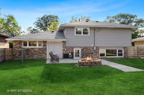 1109 Walter St, Lemont IL  60439-3952 exterior