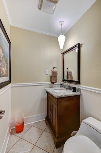 8300 County Line Rd, Willowbrook IL  60527-5719 exterior