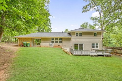 6896 Lockridge Dr, Atlanta GA  30360-1515 exterior