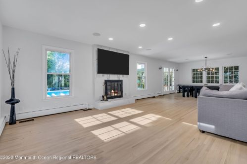 718 Grassmere Ave, Tinton Falls NJ  07712-4333 exterior