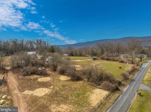 7029 Kellys Store Rd, Graceham, MD 21788-3024