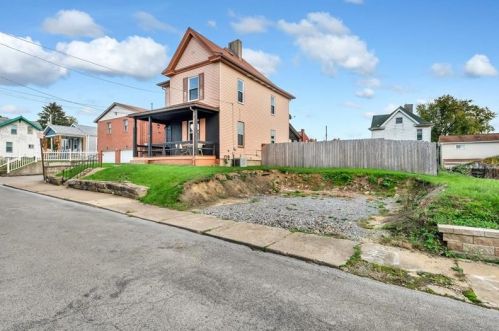 561 Lacock St, Rochester, PA 15074-1716