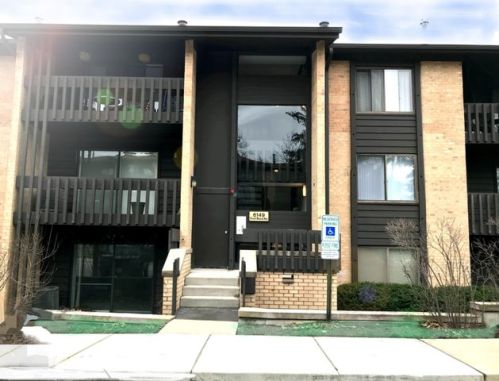 6149 Knoll Wood Rd, Willowbrook IL  60527-3225 exterior