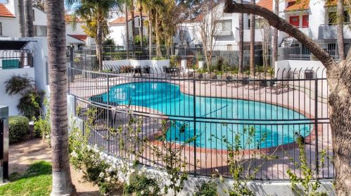 1190 Tivoli Ln, Simi Valley CA  93065-0980 exterior